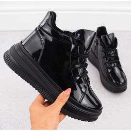 Bottines noires isolées en cuir verni pour femme Artiker 55C1049 1