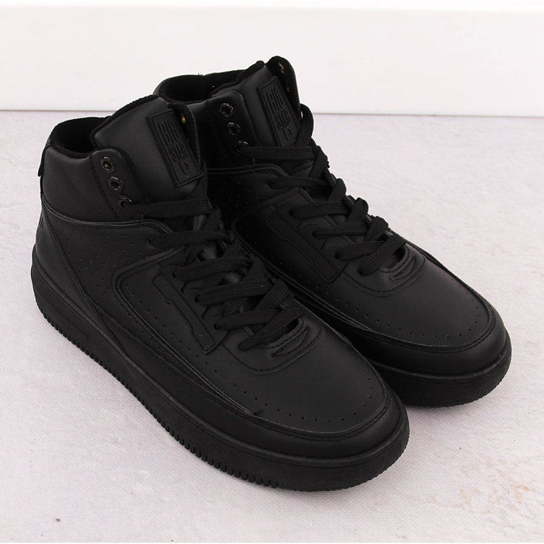 Chaussures de sport isolées noires pour hommes Big Star OO174555 le noir 2 Chaussures de sport isolées noires pour hommes Big Star OO174555 le noir 2
