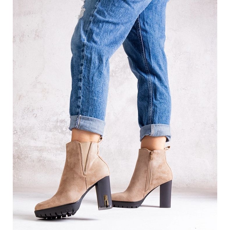 Bottines beiges avec strass de Hayet 1