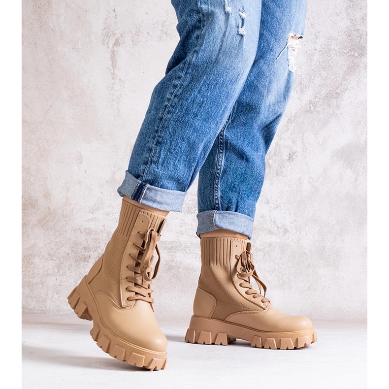 Bottines beiges à tige flexible de Zogba 1