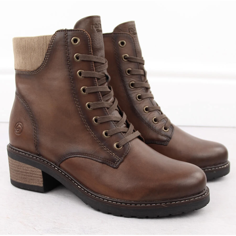 Bottines femme isolées en cuir marron Remonte D1A70-22 brun 2