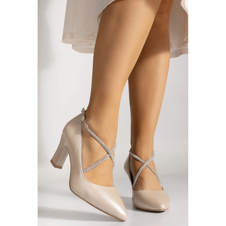 Escarpins en cuir à brides croisées décoratives, beige BUTDAM 1