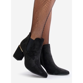 Bottes en daim écologique sur talon haut isolé noir Daivine 1