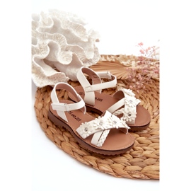 Sandales des filles fixées avec du velcro avec des fleurs blanches 2