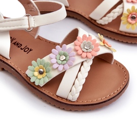 Sandales des filles fixées avec du velcro avec des fleurs blanches 2