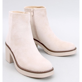 Eliza Bottines en daim beige à talons larges 2