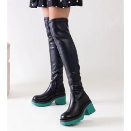 Bottes isolées noires avec un bloc Meragomi massif le noir 1