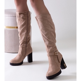 Bottes à talons hauts isolées beiges d'Alra 1