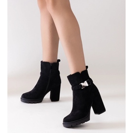 Bottines noires à talons ornées d'une boucle Torhia le noir 1