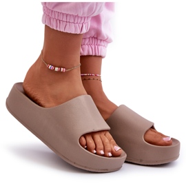 NEWS Tongs à plateforme en mousse Airaplea pour femmes de coloris marron beige 4 NEWS Tongs à plateforme en mousse Airaplea pour femmes de coloris marron beige 4