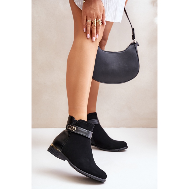 Bottes isolées à talon plat pour femme avec détail doré, noir Ravasira le noir 1