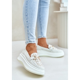 Mocassins en cuir pour femmes sur la plateforme avec décoration dorée Vinceza 89105 Beige clair 2