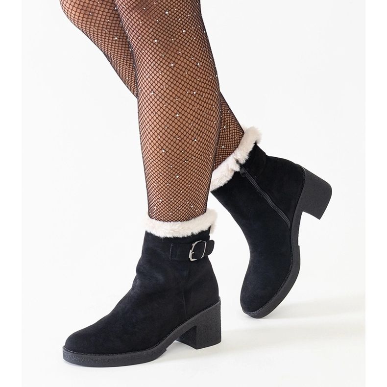 Bottines noires ornées de fourrure en éco-daim Amtula le noir 1