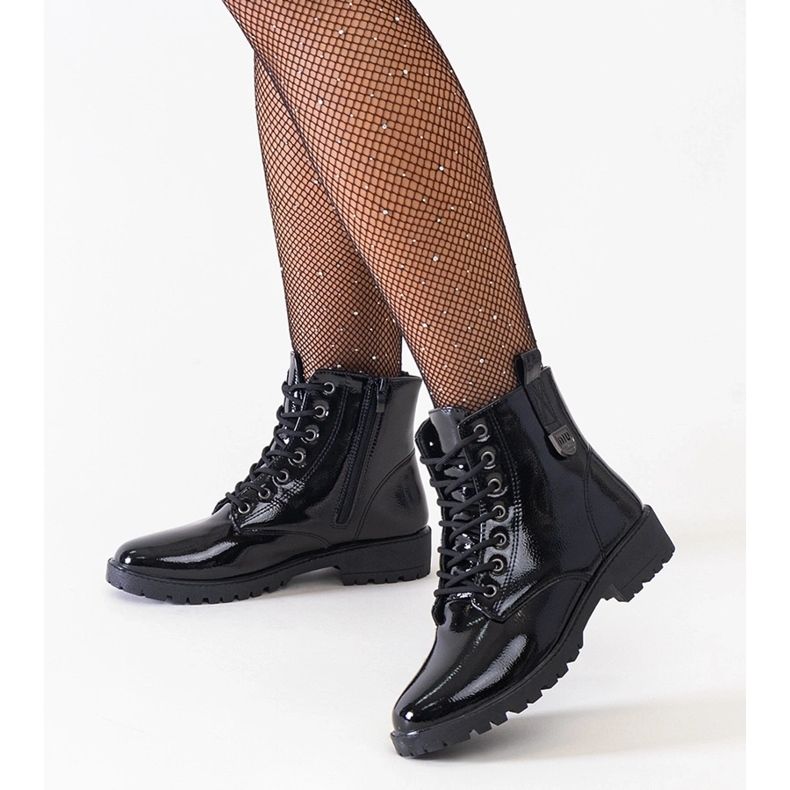 Bottines workwear brevetées noires sur la plateforme Madana le noir 1