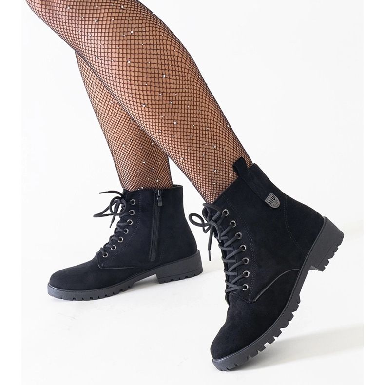 Bottines workwear en éco-daim noir sur la plateforme Madana le noir 1