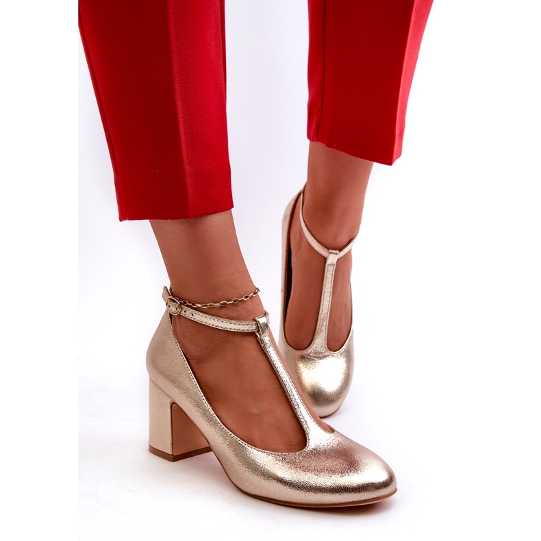 Mascara Pompes pour femmes avec écos-cuir sur le poteau en métal doré 4