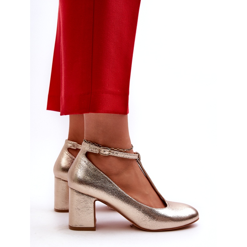 Mascara Pompes pour femmes avec écos-cuir sur le poteau en métal doré d'or 5