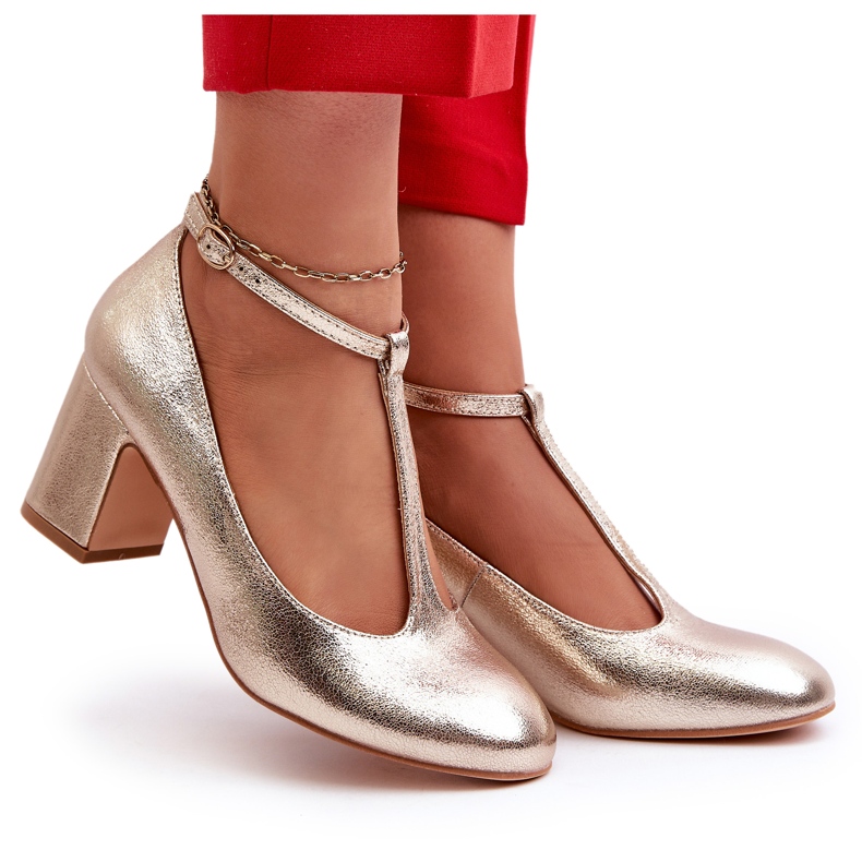 Mascara Pompes pour femmes avec écos-cuir sur le poteau en métal doré 7