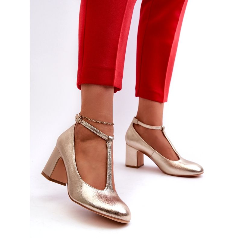 Mascara Pompes pour femmes avec écos-cuir sur le poteau en métal doré d'or 3