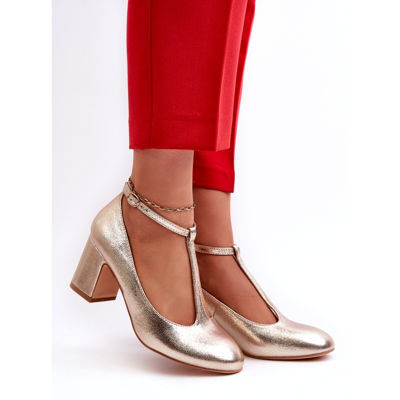 Mascara Pompes pour femmes avec écos-cuir sur le poteau en métal doré d'or 2