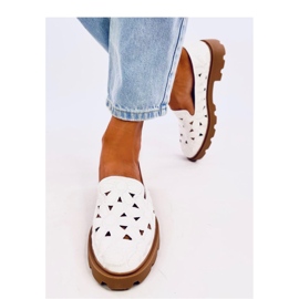 Mocassins blancs ajourés 2