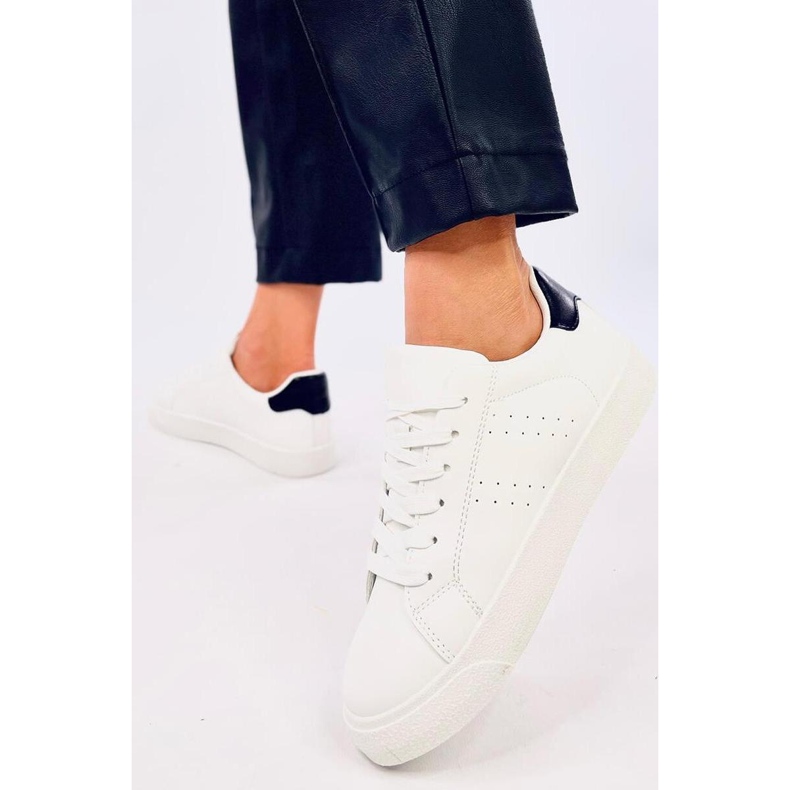 Baskets femme noires blanc 1
