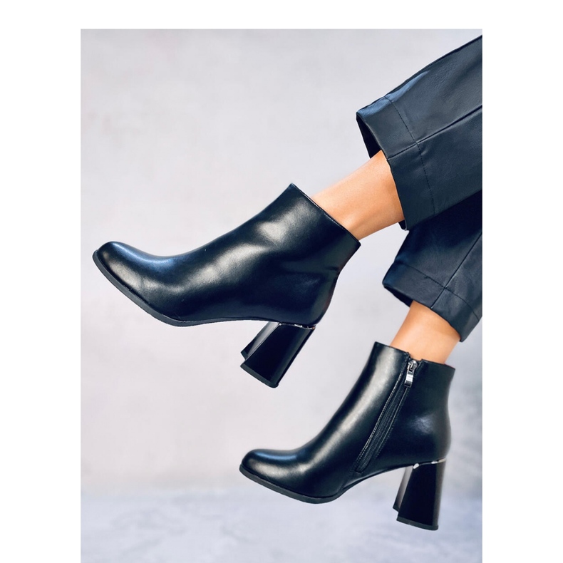 Bottines noires à talons stables le noir 1