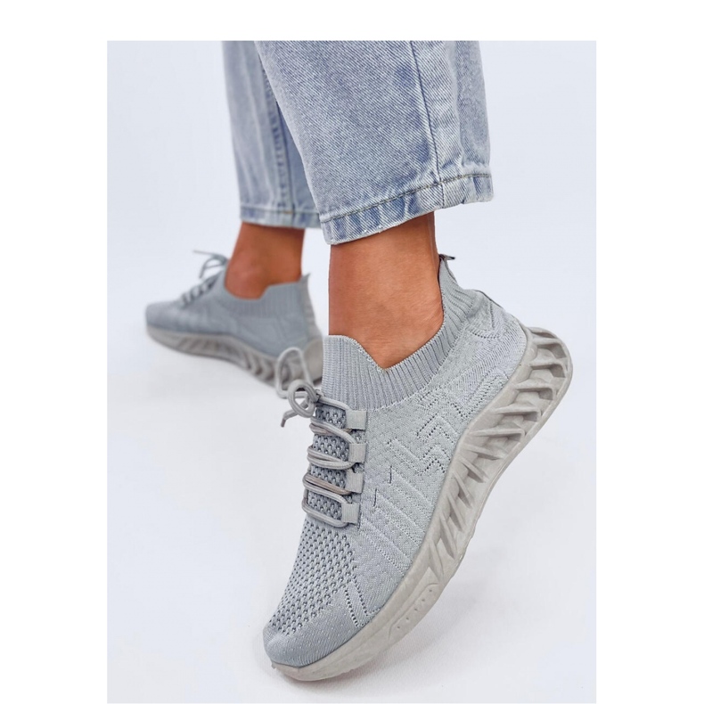 Chaussures de sport chaussettes grises 2