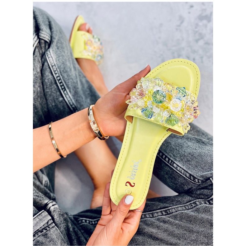 Babouches vertes à pierres colorées 1