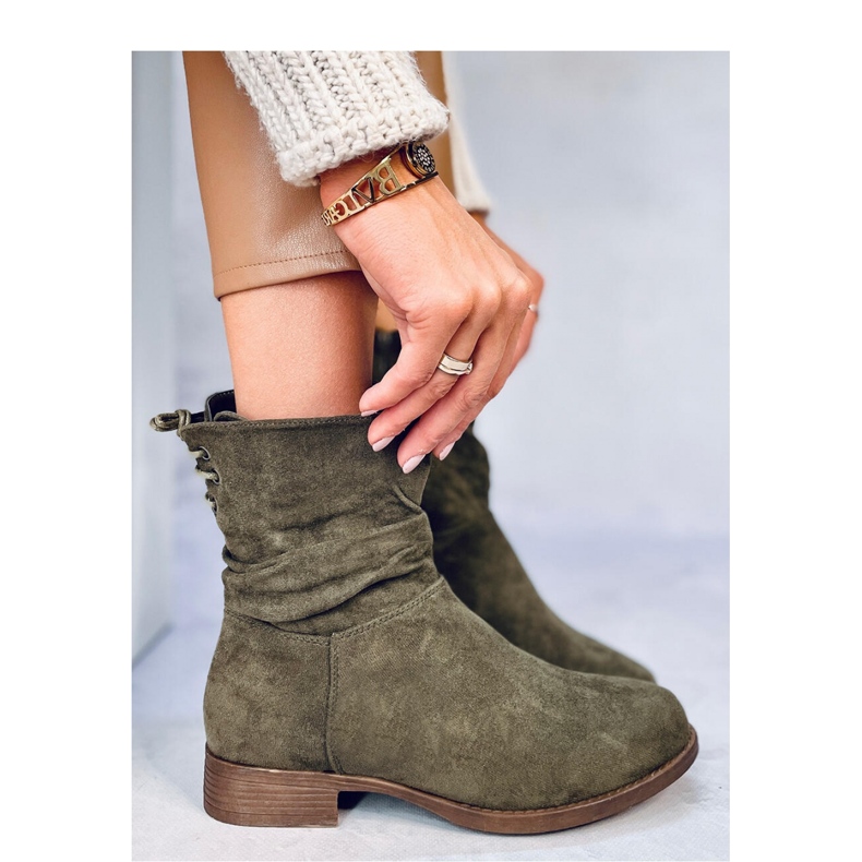 Bottines plates en daim vert 1
