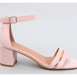 Sandales roses à talons bas 1