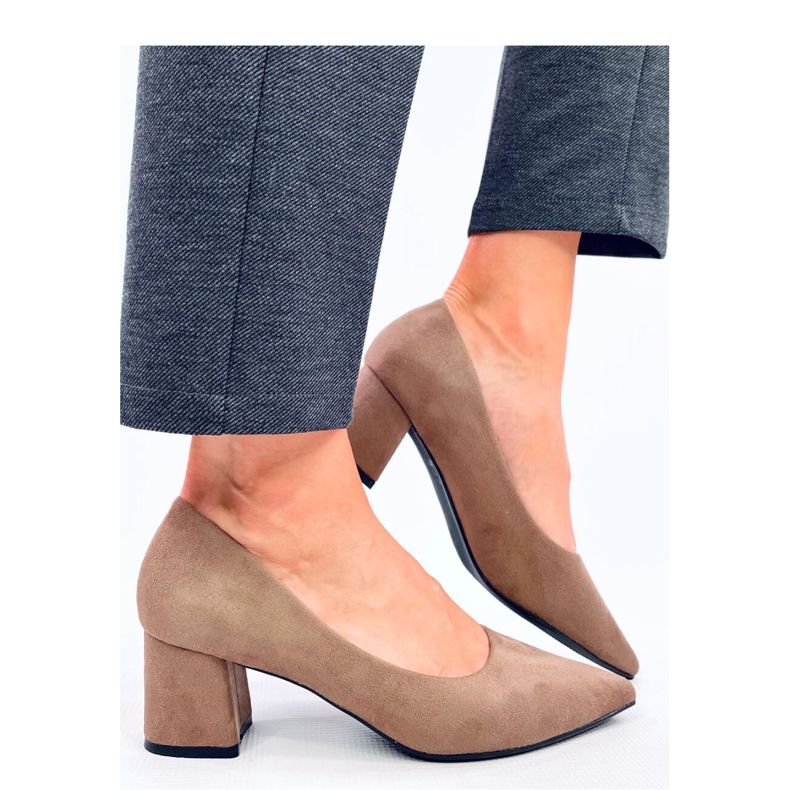 Escarpins kaki à petit talon brun 1