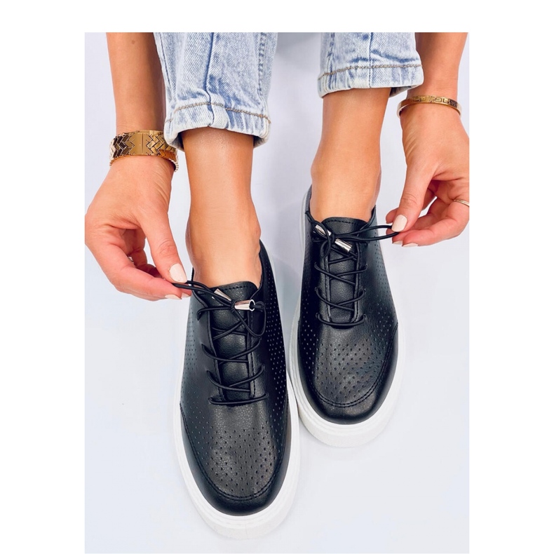 Baskets ajourées noires 1