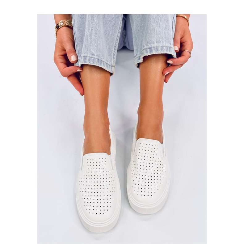 Baskets slip-on ajourées blanches 1