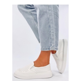 Baskets slip-on ajourées blanches 2