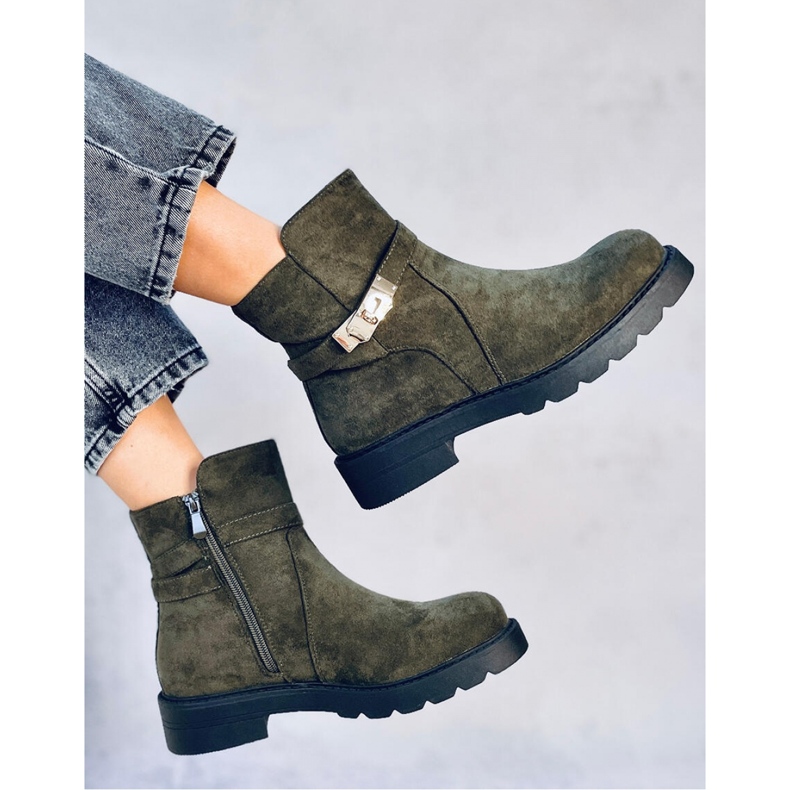 Bottines plates en daim vert 1