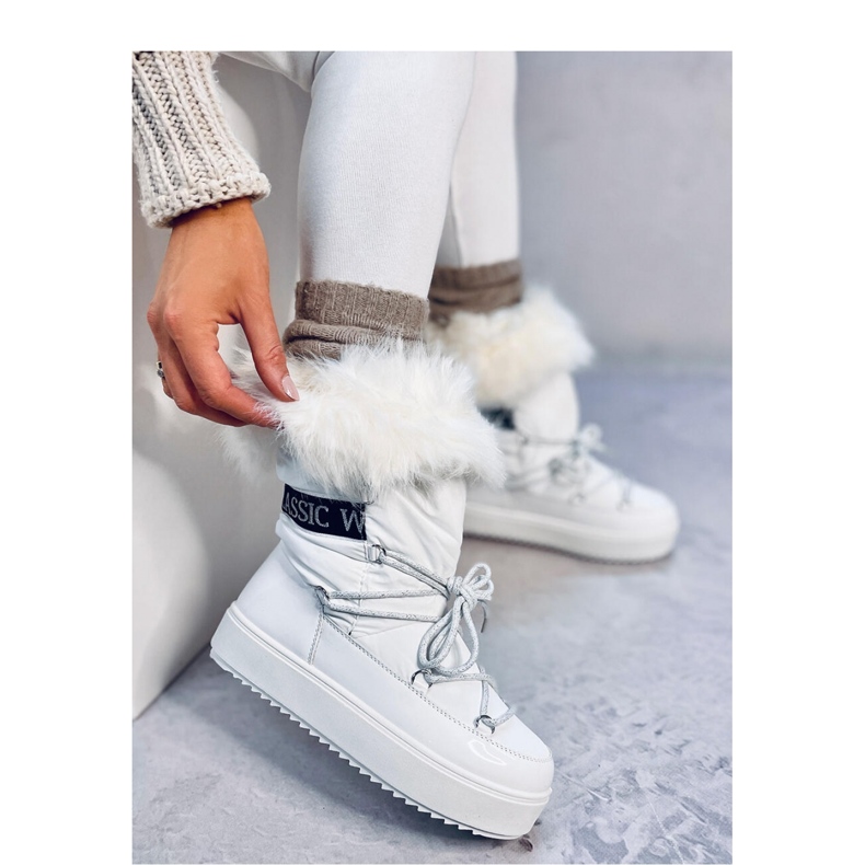 Bottes de neige blanches pour femmes avec fourrure 1