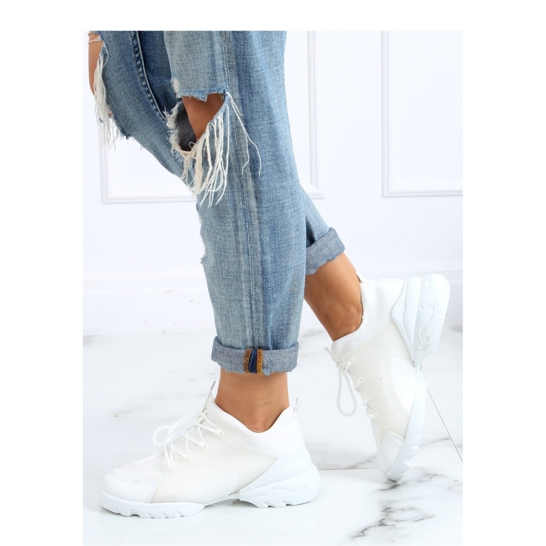 Chaussures de sport pour femmes blanches 1