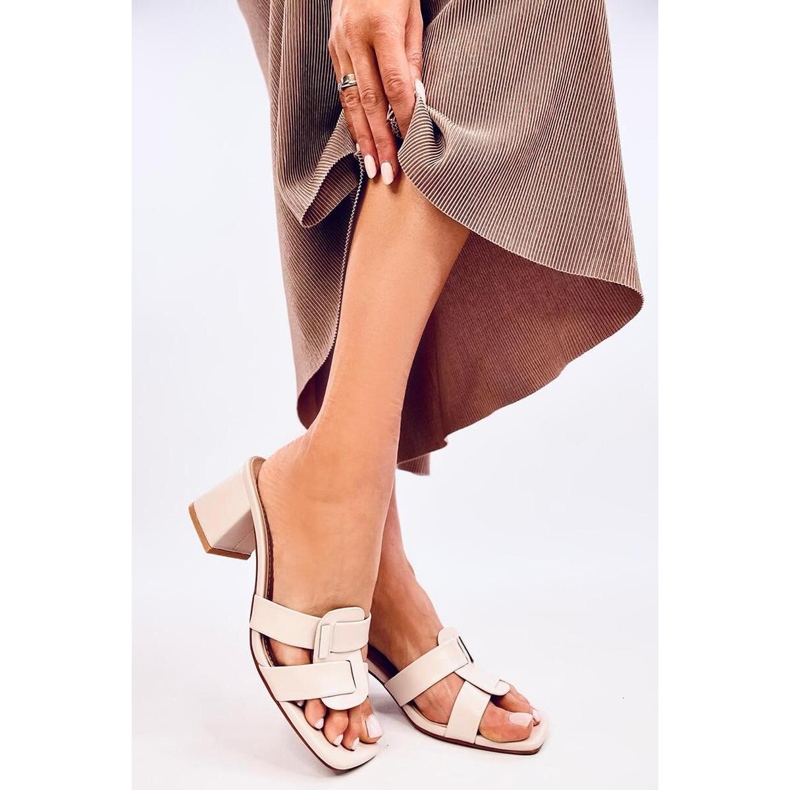 Sandale Tongs élégantes à talons hauts Lafar Beige - Inello 2 Sandale Tongs élégantes à talons hauts Lafar Beige - Inello 2