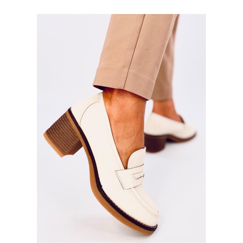 Mocassins à talons beiges 1