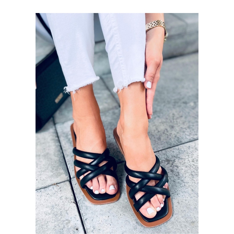 Pantoufles noires pour femmes le noir 1