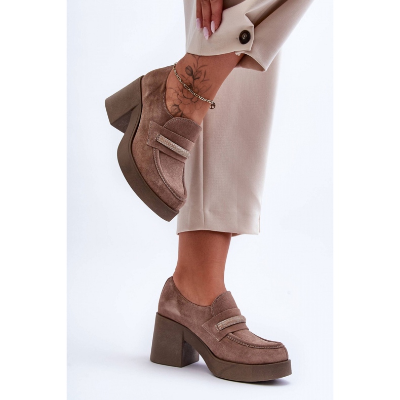 Chaussures à talons pour femmes avec décoration en daim beige 1
