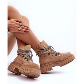 Bottines femme en daim sur plateforme beige 2