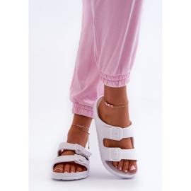 Tongs pour femmes à boucles blanches 2