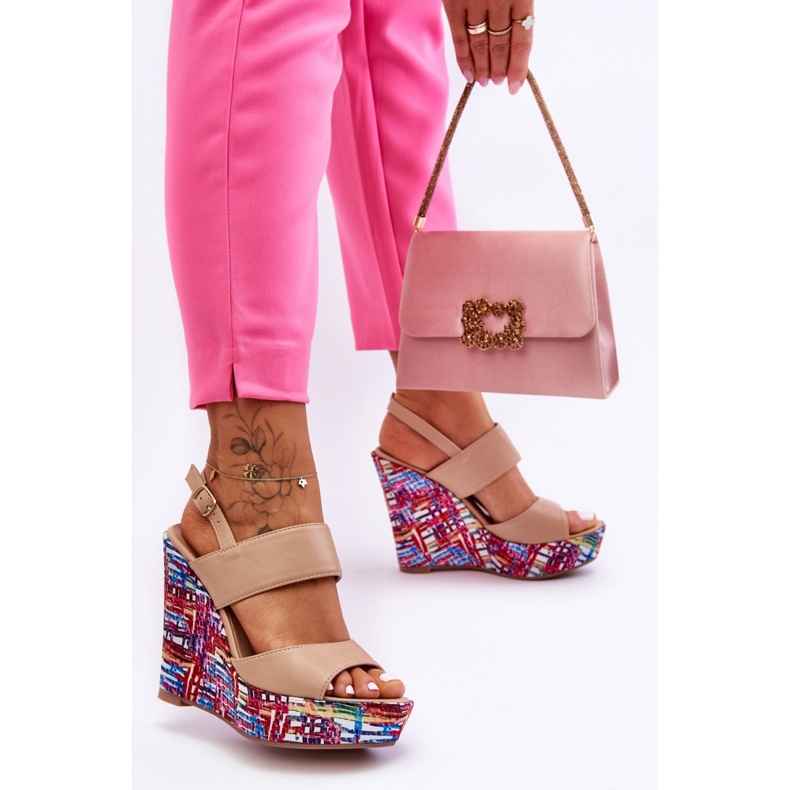 Sandales compensées femme beiges 1