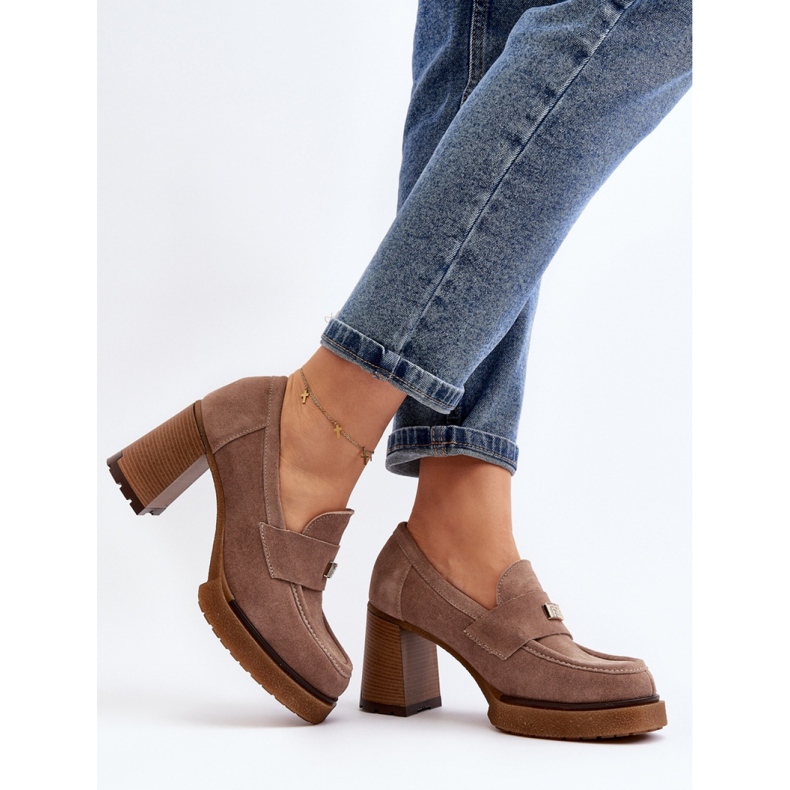 Zazoo Mocassins en daim beige foncé sur talon haut 2