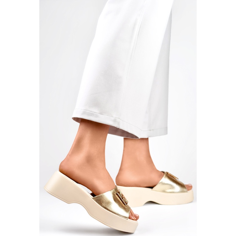 Tongs pour femmes avec décoration GD-XF1000GO, or jaune 1