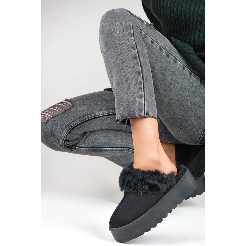 Pantoufles Modèle 81366-1B le noir 1