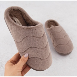 Chaussons d'intérieur en fourrure marron pour femmes Unisoft 6622 brun 1