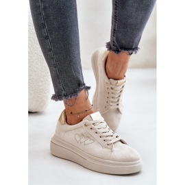 Baskets pour femmes sur la plate-forme avec coeurs beige 2